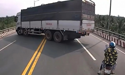 Mức phạt ô tô quay đầu xe ở phần đường dành cho người đi bộ qua đường, trên cầu, đầu cầu, gầm cầu vượt, ngầm